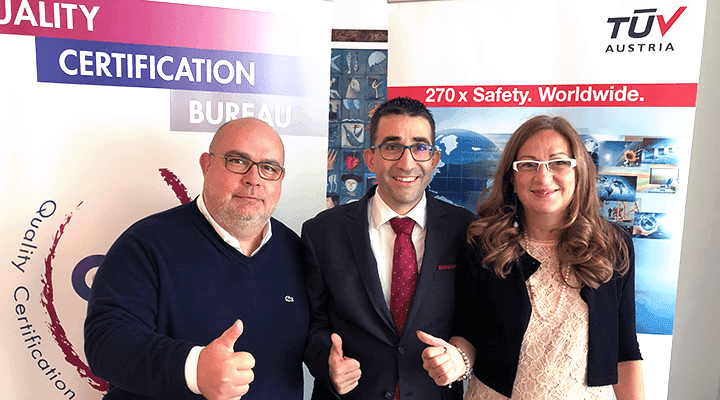 Italian QCB Quality Certification Bureau joins TÜV AUSTRIA Group: Former QCB owners Renato Rossi and Nicoletta Menegon (l, r) with TÜV AUSTRIA Italia general manager Crescenzo Di Fratta (center) (C) TÜV AUSTRIA Group